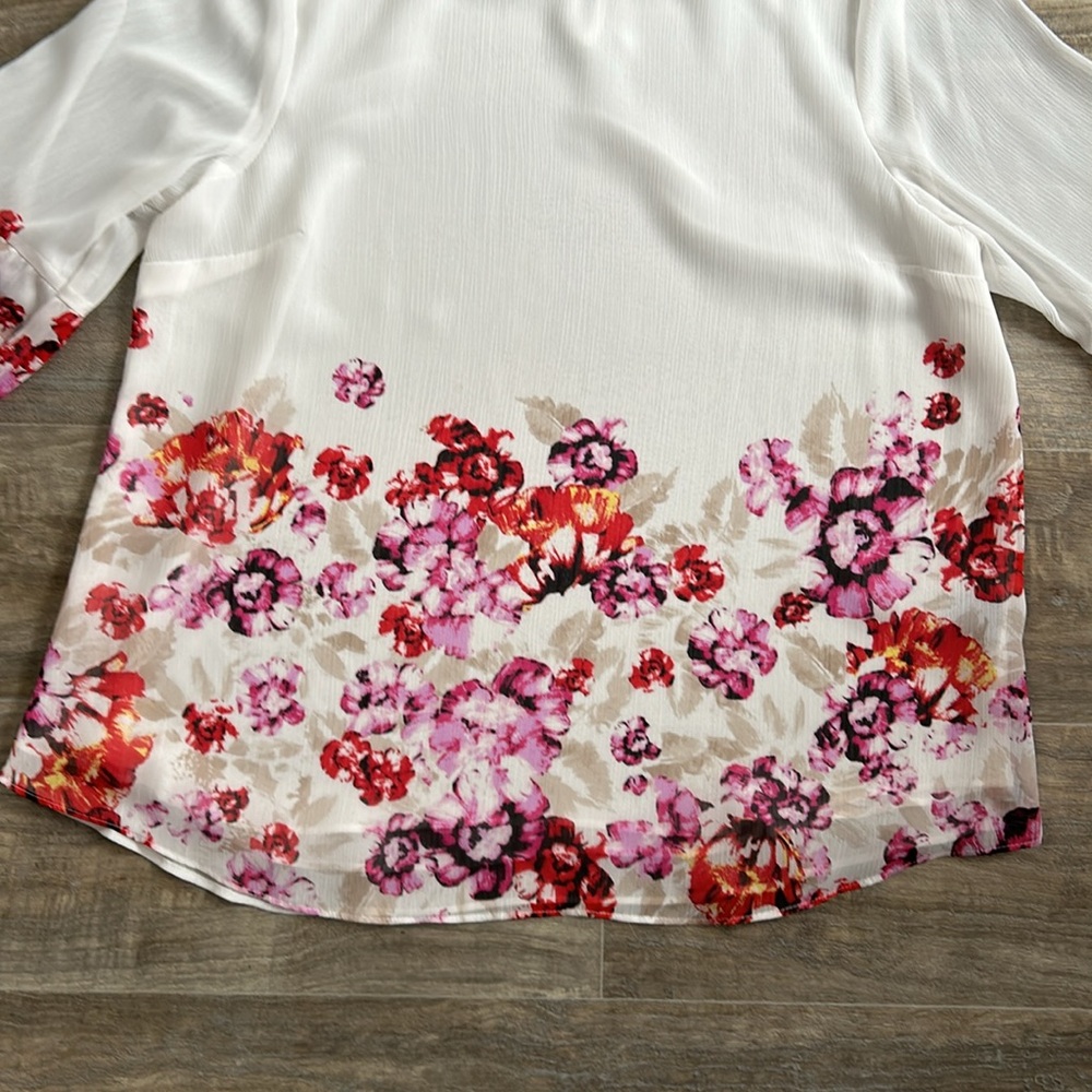 Apt. 9 White flowered blouse size large - Picture 9 of 11